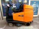 Taski Swingo 4000 Riding Floor Cleaning Machine