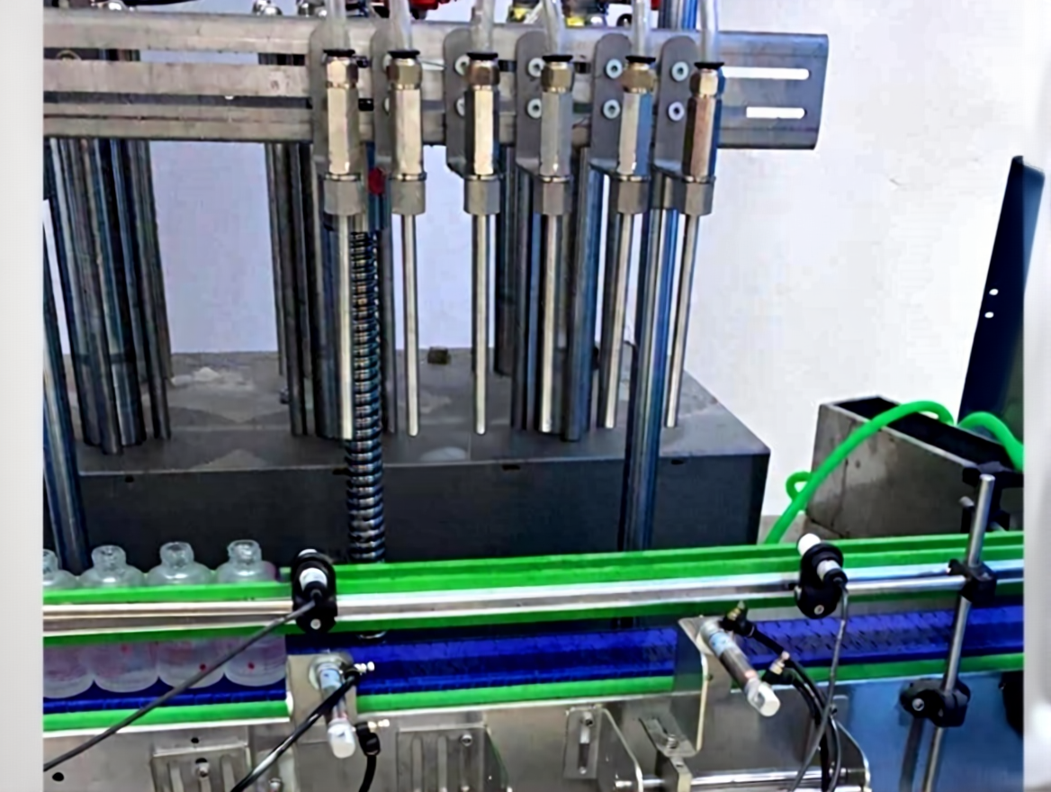 4zc1g2qbt5rma0ctnrqb0xztwg 1000-5000 Ml 6 Nozzles (800-2500 Pieces / Hour) With Stainless Automatic Liquid Filling Machine - Image 1