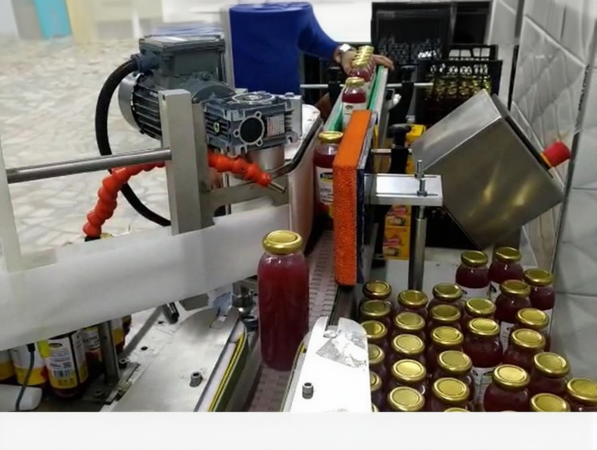 5s64eqczf9rme0ctnmvaf4jm50 Automatic Cylindrical Bottle Labeling Machine - Image 1