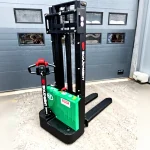 2.5-3 and 3.5 M 1.2 Ton Lithium Battery-Powered Rental Stacker Machines