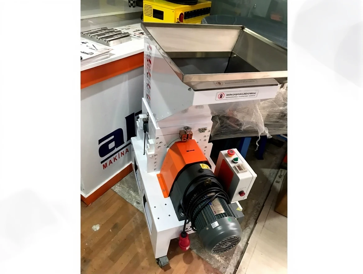 b42w7dh08hrmr0cv9aa9kjwyg4 1.5 kW Heavy Duty Iron Crusher Machine - Image 1