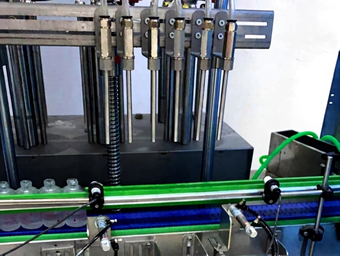 bbtrqzs139rmc0ctnrxbx2j4f0 250-1500 Ml 8 Nozzles (800-2500 Pieces / Hour) With Stainless Automatic Liquid Filling Machine - Image 1