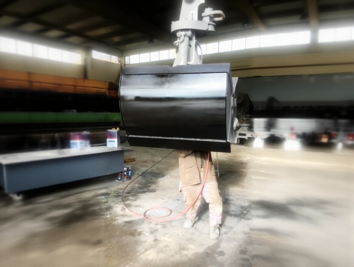 bntwdd3e6hrmr0cva3qa61dhsw Rotator-Equipped Crane Port Bucket - Image 1