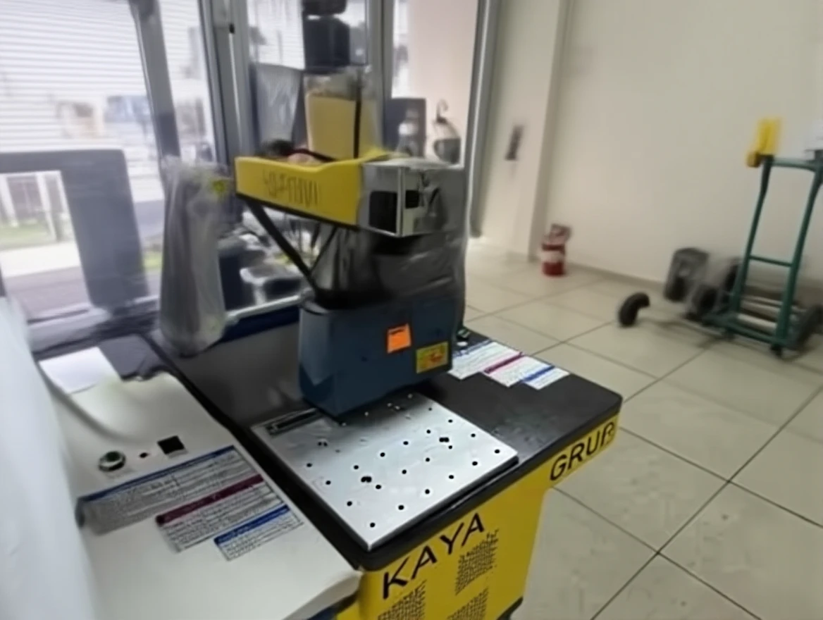 cqy9t99p5hrmr0cvdsptexr40r 100 Watt Fairy Computerized Fiber Marking Machine - Image 1