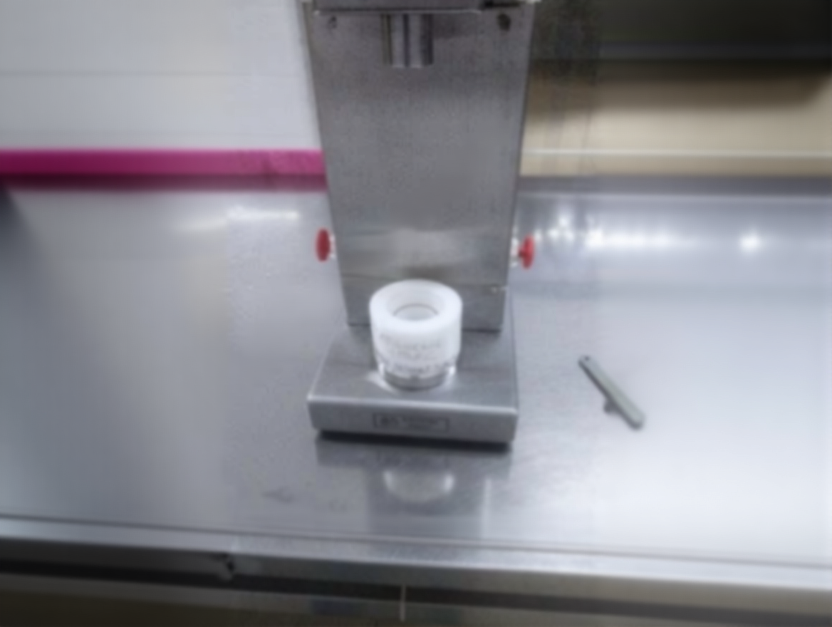 evt4pts1bnrm80ctn5jsj8tmq8 Glass Bottle Capping Machine - Image 1