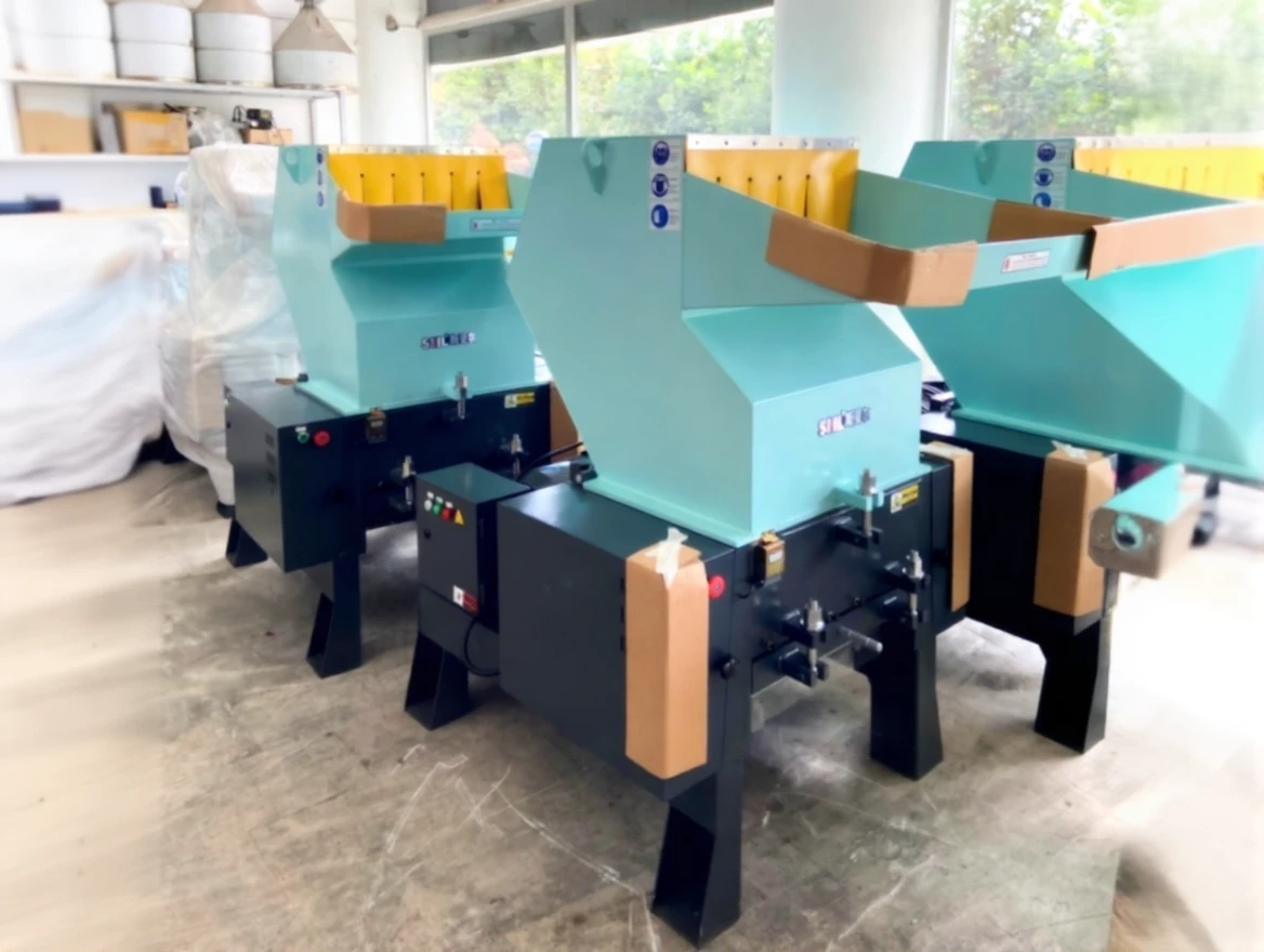 f1xmnn509hrm80ctv009ncybgr Plastic Crushing Machine with 200-250 Kg/H Capacity - Image 1