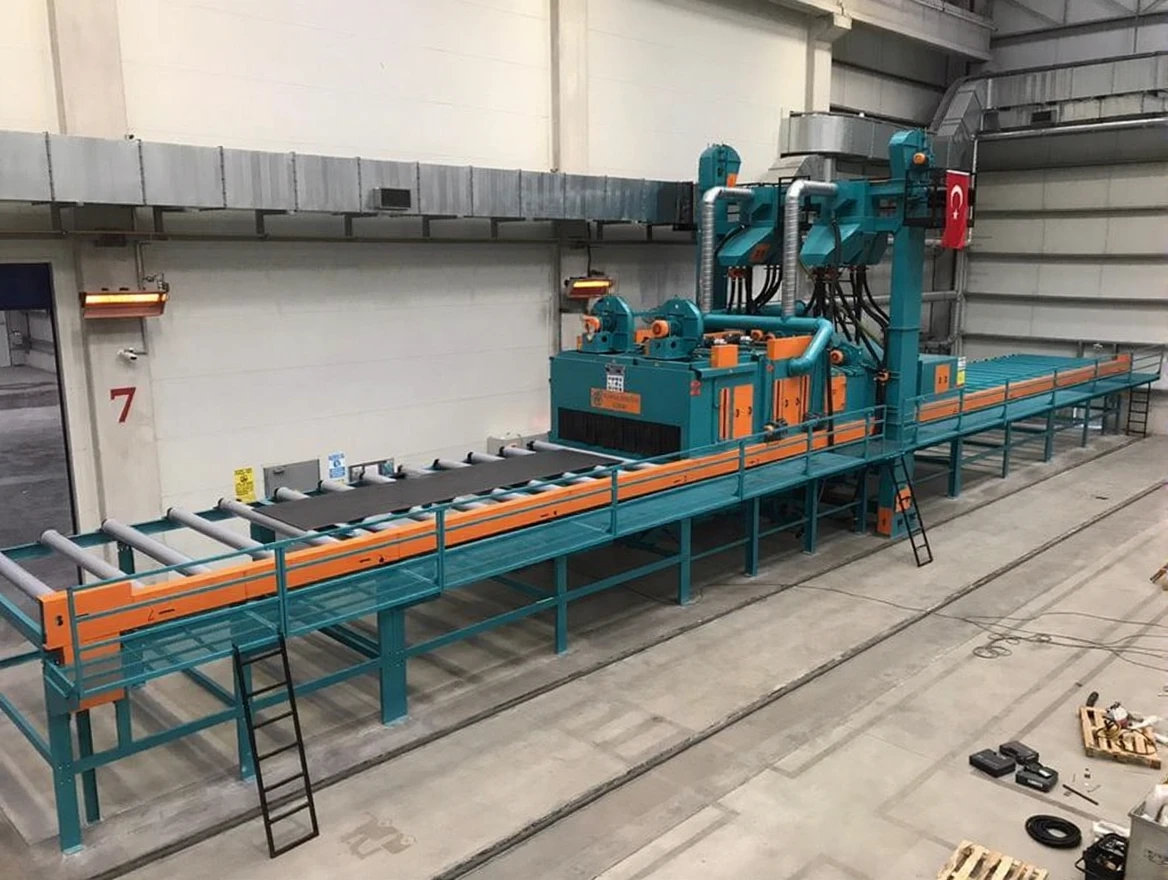 f3d4jv5qj5rmw0cvh3gbcyhnnw 12 Türbinli 3100mm*800mm Yatay Kontinü Kumlama Makinası - Image 1