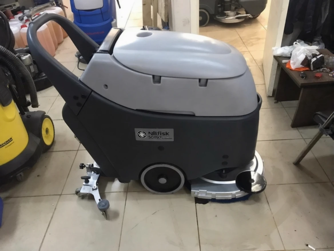 fzra2dcz4srmr0cvbzsv86y520 Nilfisk SC 450 Rental Floor Cleaning Machine - Image 1
