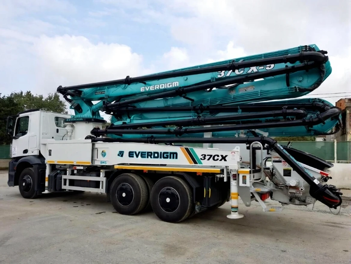 g054x2bkkxrmw0cv9x6v99h1pw Vehicle Mounted Concrete Pump 37 Meters - Everdigm 37Cx5 - Image 1