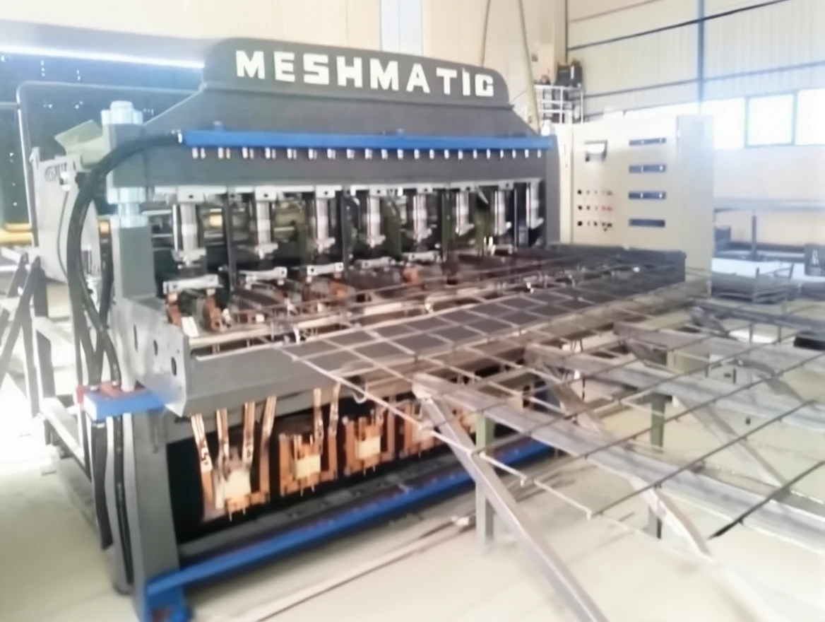 g0fxr7hnwdrma0cv33er8zjf7m 45 Beat/Minute 2200 Mm Steel Mesh Welding Machine - Image 1