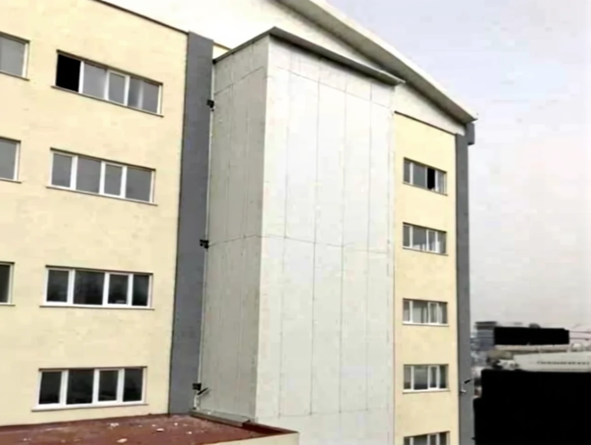 gbmhg12t9hrm80cttphrfej0zw Freight Elevator - Image 1