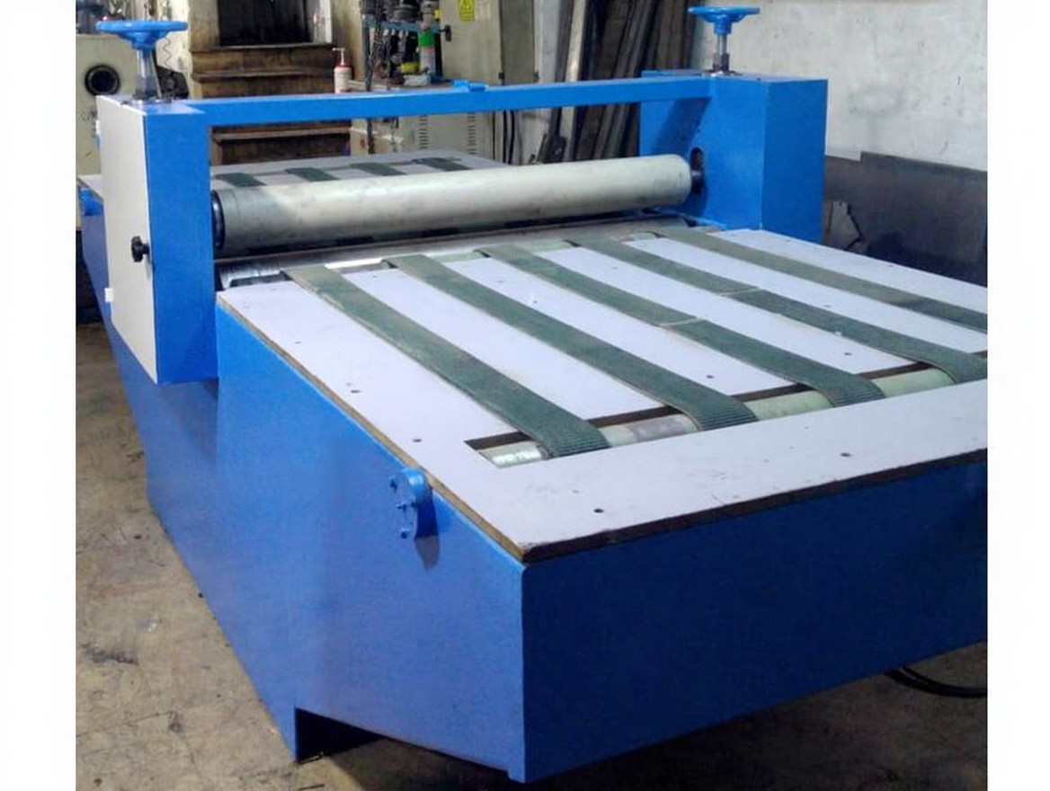 kqpddfy8ssrmc0ctnfzb5kw7dw 1300 mm Corrugated Cardboard Die Cutting Machine - Image 1