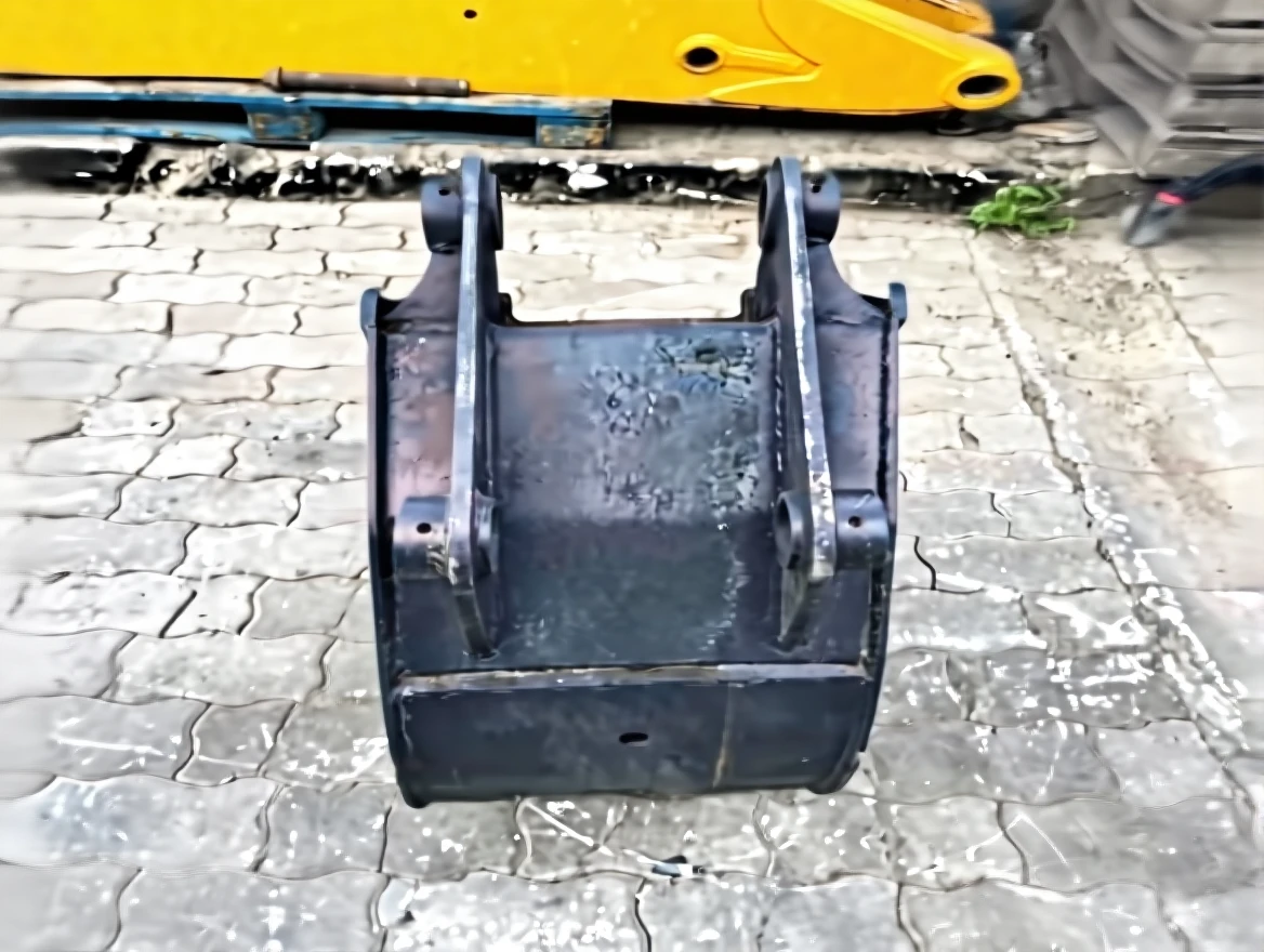 m95t9y9jj1rmt0cva46sy9enhg JCB 3CX / 4CX 40' Backhoe Loader Rear Bucket - Image 1