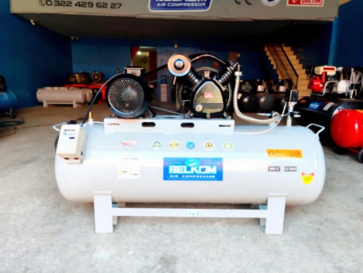 ma75xqwqdsrme0cv2jntwx9328 300 Lt 12 Bar, Double Head, 7.5Hp Motor, Panel, Brand New Compressor - Image 1