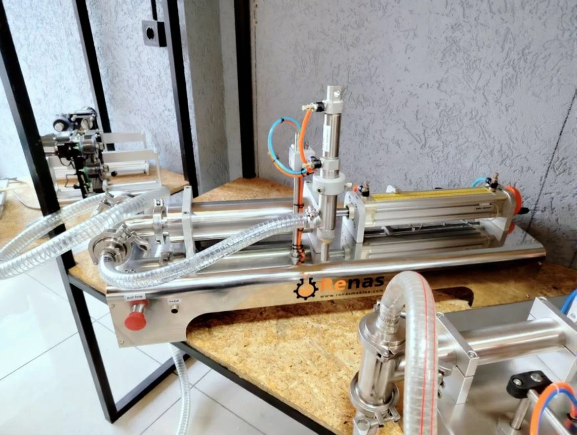 n9b3zfjgf9rm80ctt56bknh0j0 Domestic Production Pneumatic Liquid Filling Machine 100-1000 Ml Promotional - Image 1