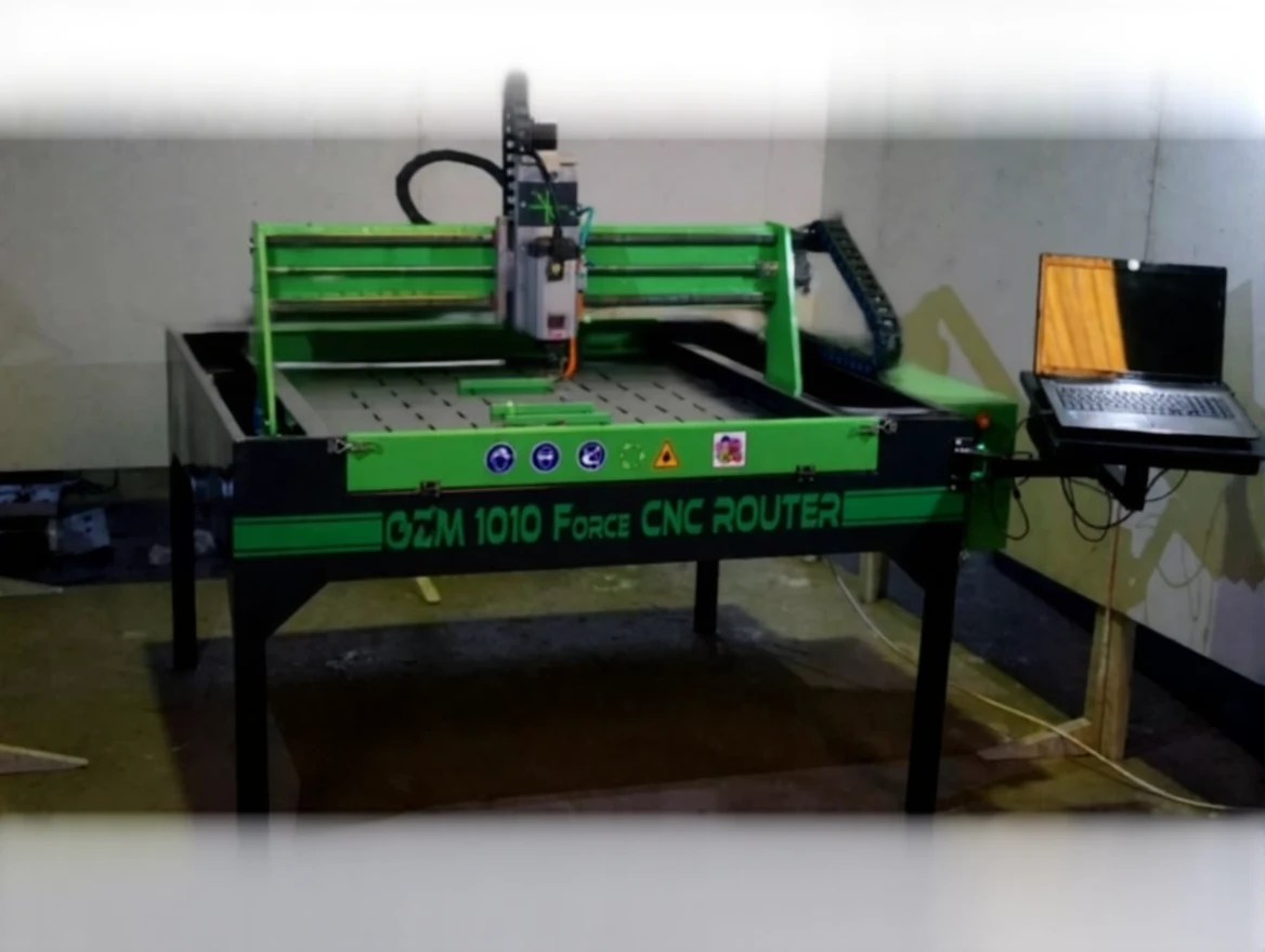 nt9g3vckksrmr0cvcydahxt4m4 Advertiser CNC Router - Image 1