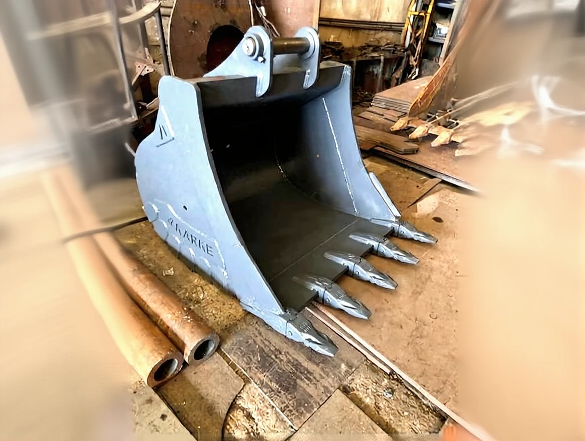 qkpbasagr5rmt0cva3jak7jgs0 Excavator Bucket - Image 1