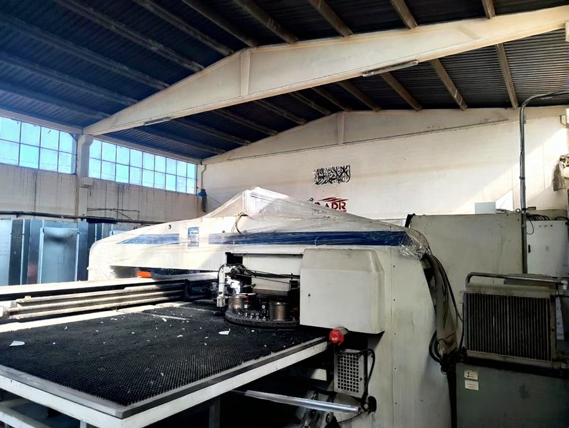 sy66721w6xrmw0cveh984ey304 Mvd Brand 30 Ton 1250X3000 Punch Press - Image 1