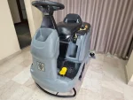 B 90 R Ride-On Floor Scrubber - Image 9