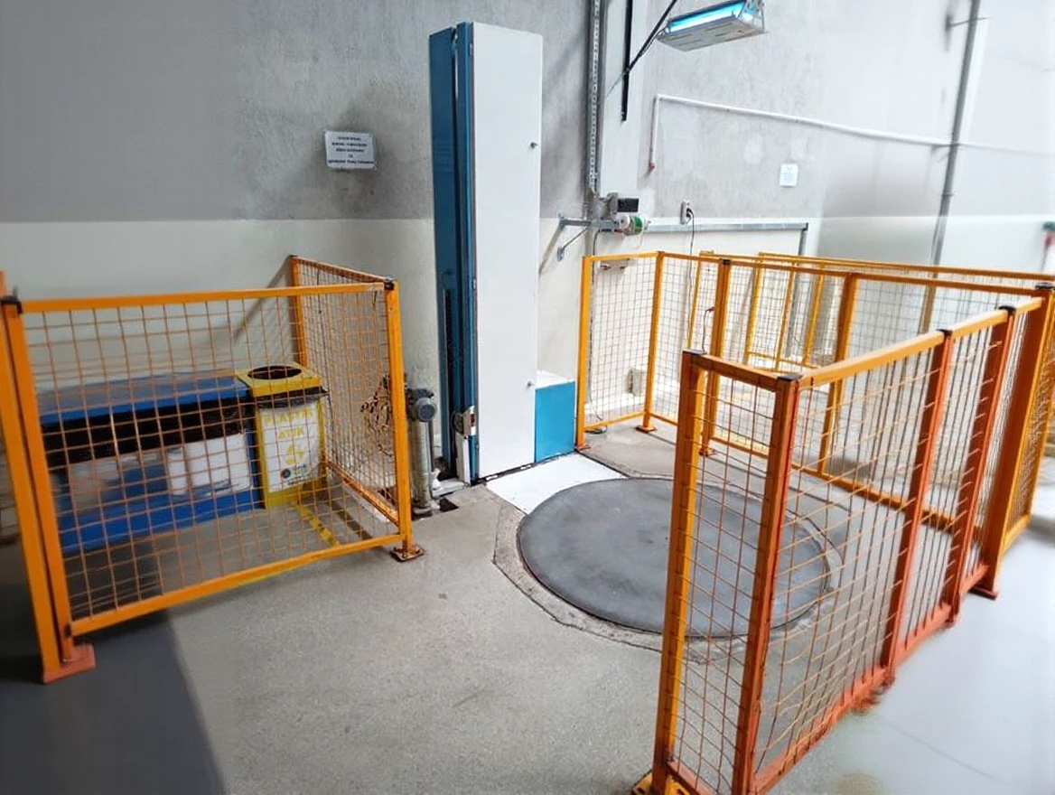 xnczhg8cwxrm80cts71rhrc5cr 2.5 Mt Tower Touch Screen Dual Motor Stretch Wrapping Machine - Image 1