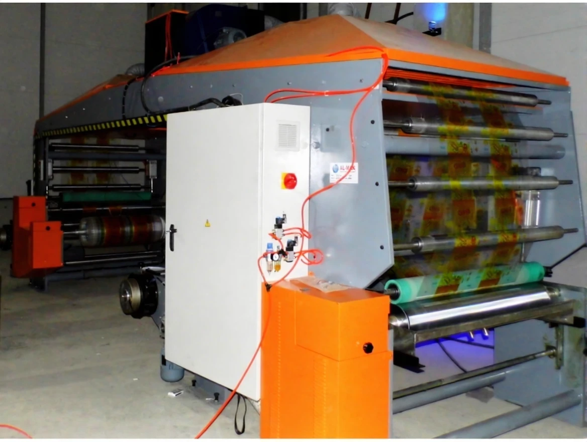 xq47chqf7srmc0ctsyer812aq8 Solvent and Solventless Lamination Machine - Image 1