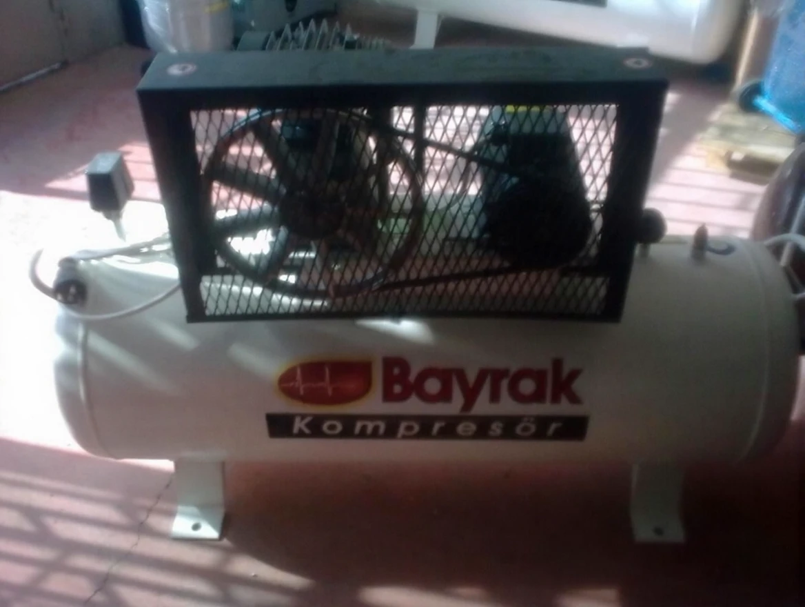 yfcczgcbkdrme0cv2jhbb9hzxw 9 Bar Piston Compressor - Image 1