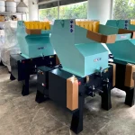 Plastic Crushing Machine with 300-350 Kg/H Capacity